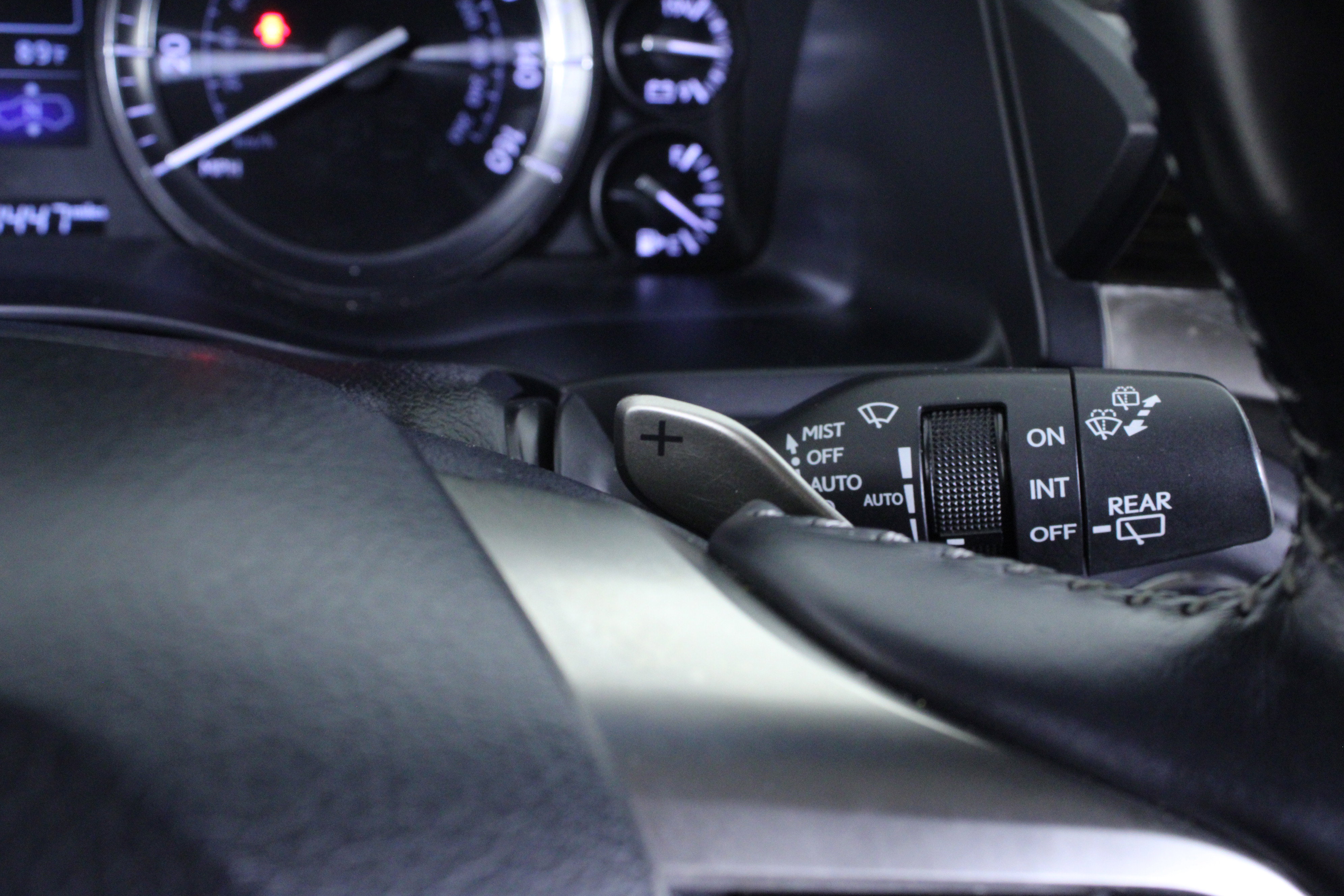 Used 2017 Lexus LX 570 4WD w/ Luxury Package image 22