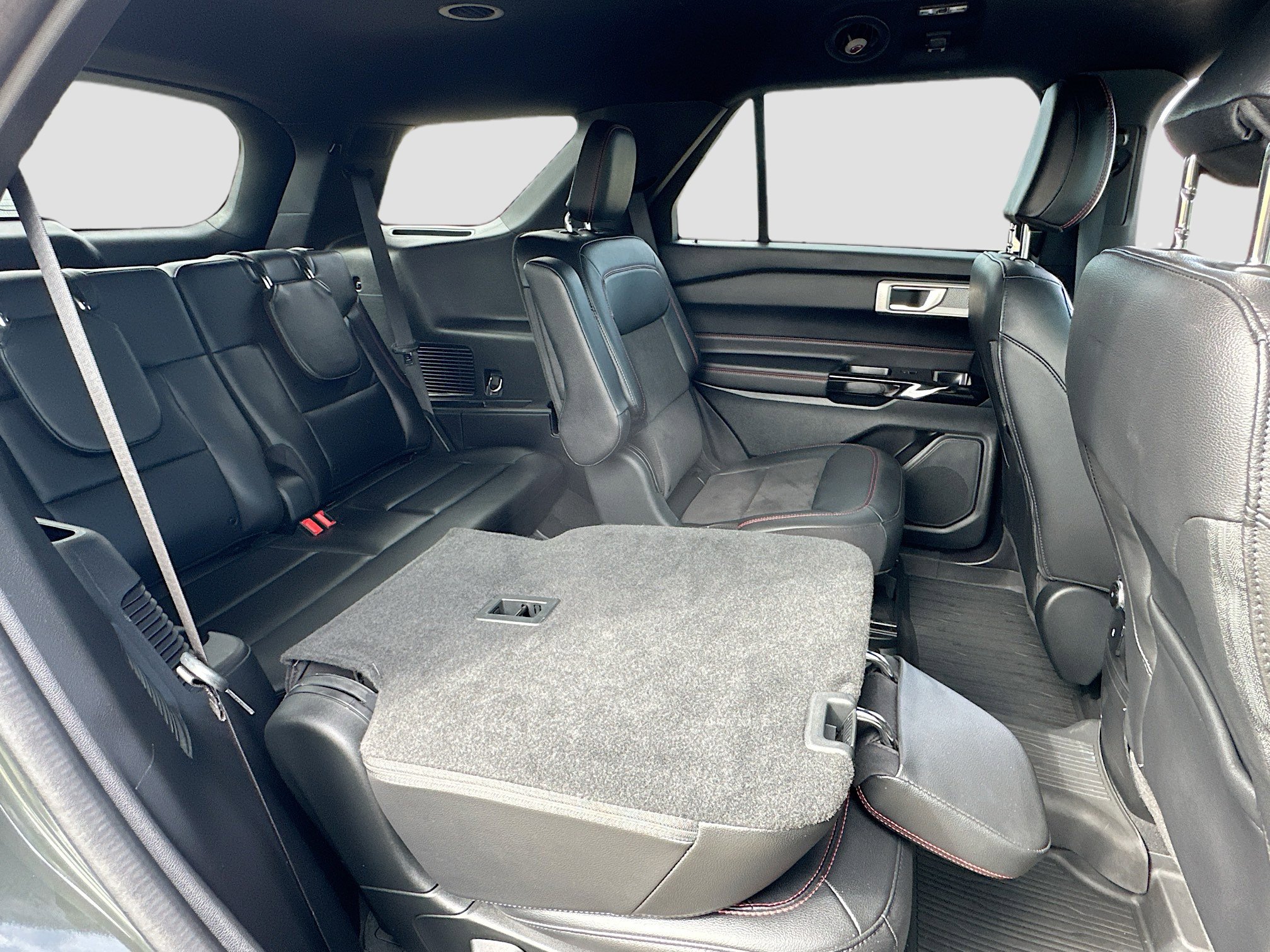 Certified 2022 Ford Explorer ST-Line w/ Class IV Trailer Tow Package image 27