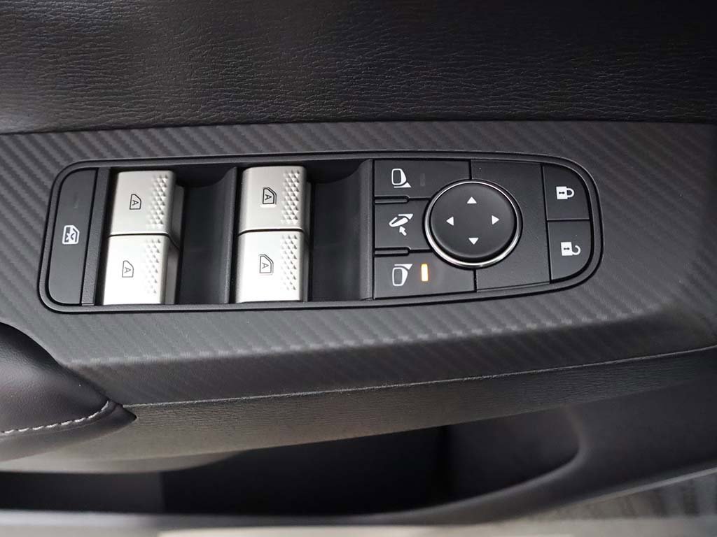 New 2025 Mitsubishi Outlander SE image 43