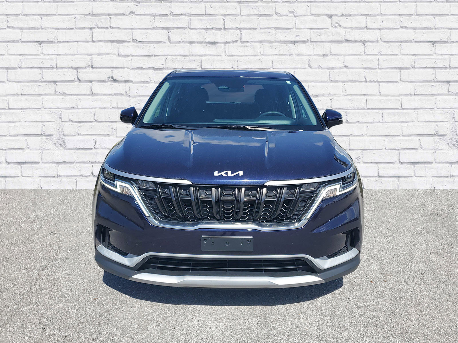 Used 2023 Kia Carnival LX image 2