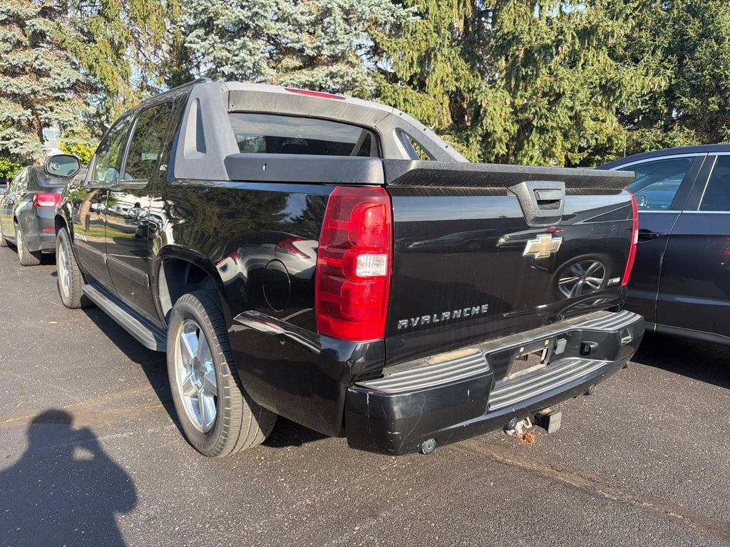 Used 2008 Chevrolet Avalanche LTZ w/ LTZ Preferred Equipment Group AWD/4WD image 2