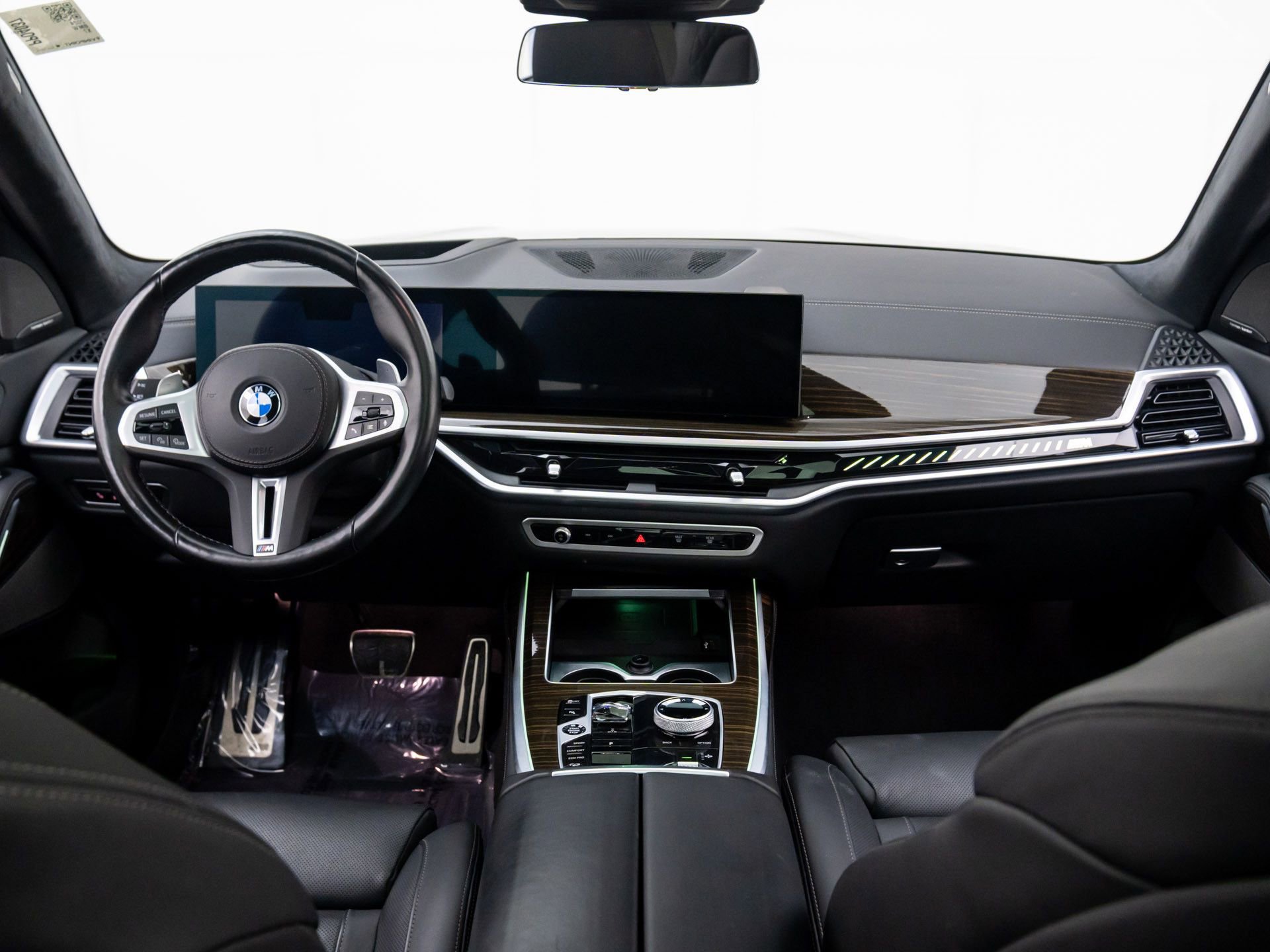 Used 2024 BMW X7 M60i w/ Executive Package image 9