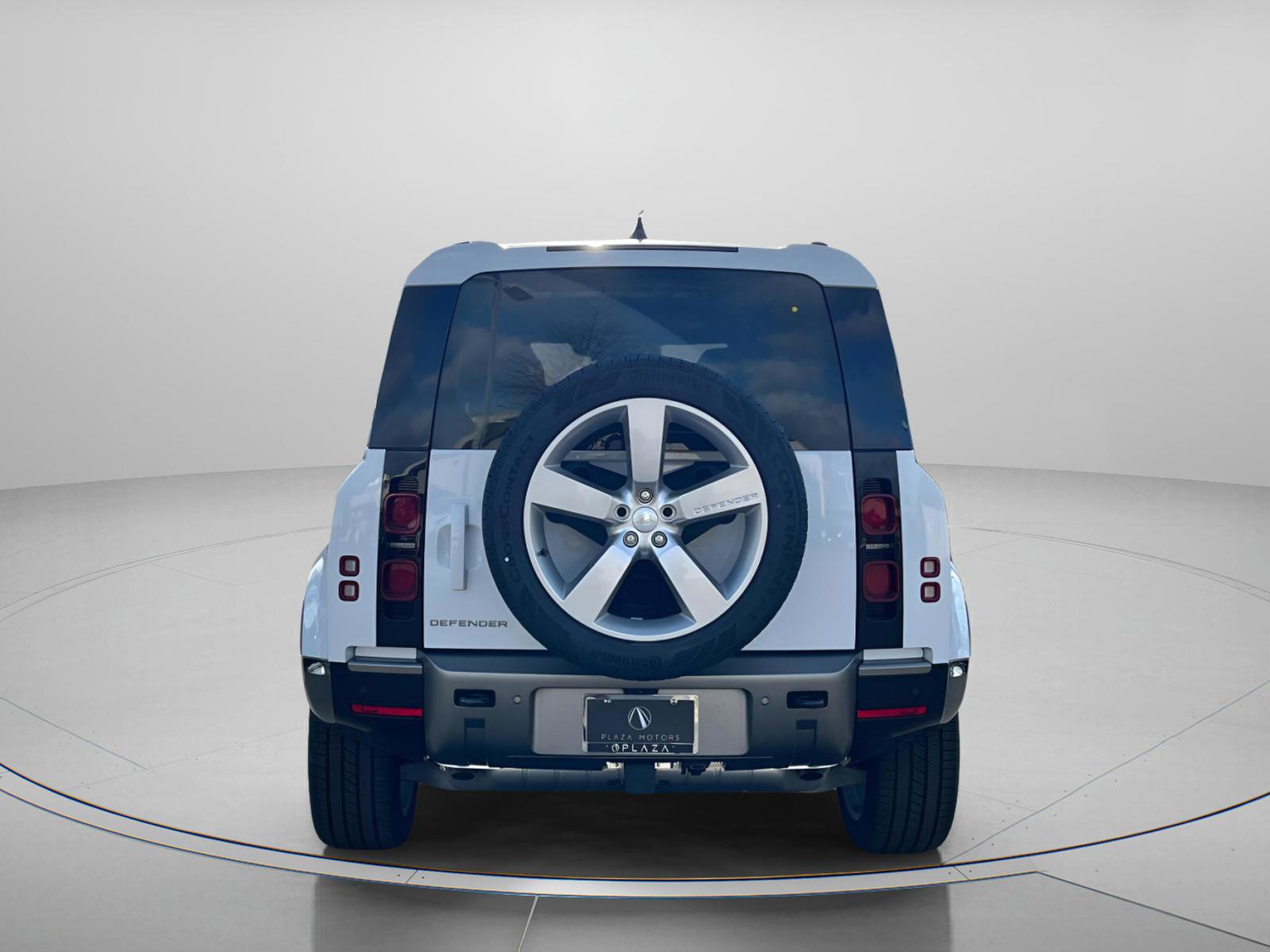 Used 2025 Land Rover Defender 110 X-Dynamic SE image 4