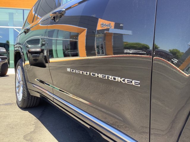 Used 2022 Jeep Grand Cherokee L Summit w/ Advanced Protech Group IV image 46