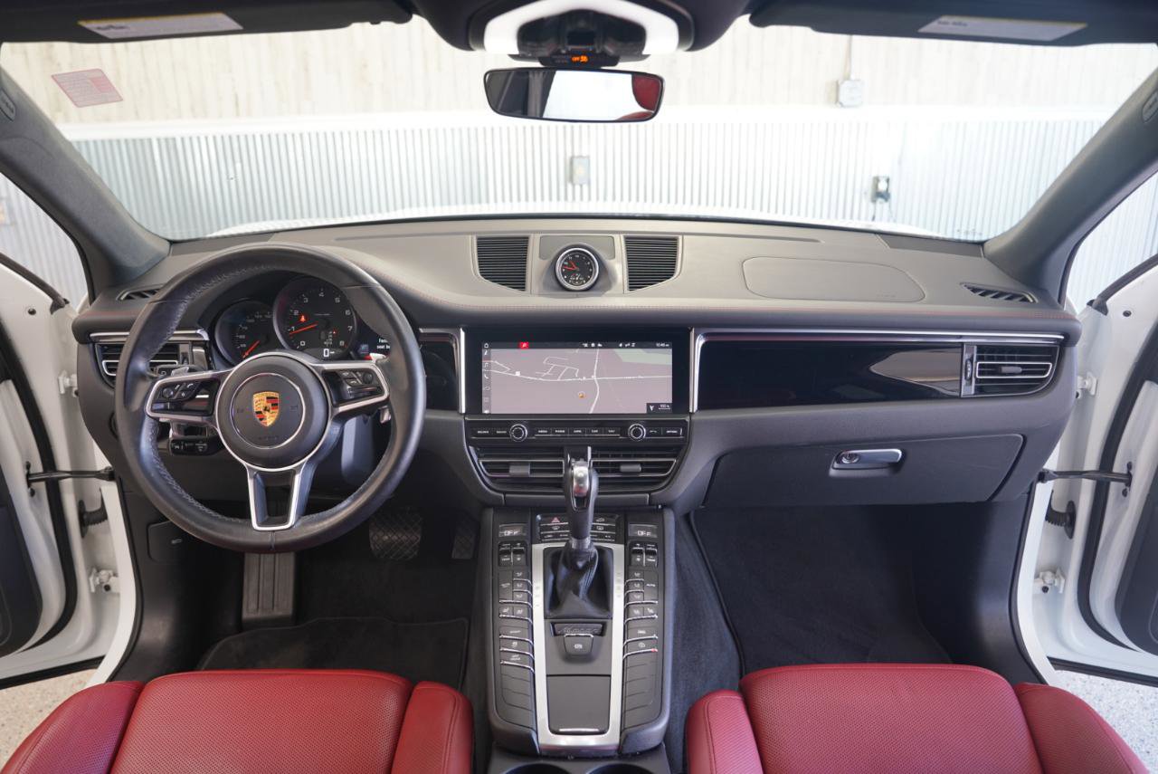 Used 2020 Porsche Macan AWD/4WD image 17