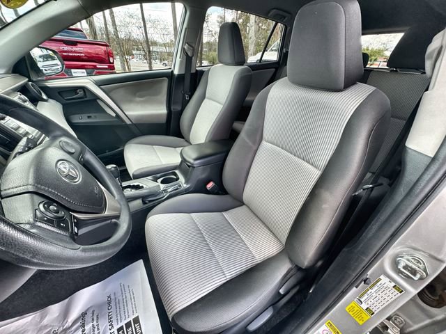 Used 2014 Toyota RAV4 LE image 19