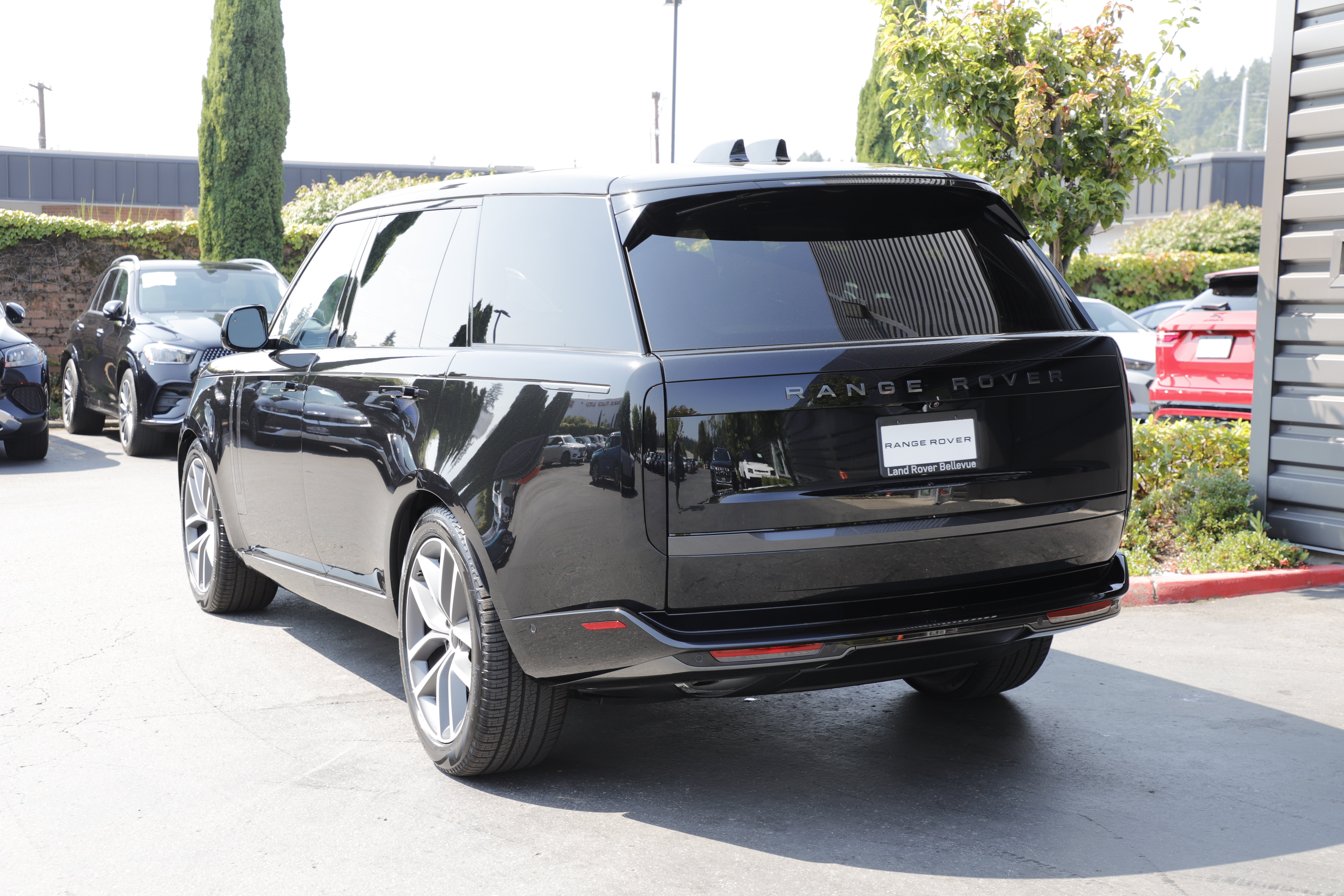New 2026 Land Rover Range Rover Long Wheelbase SE AWD/4WD image 6