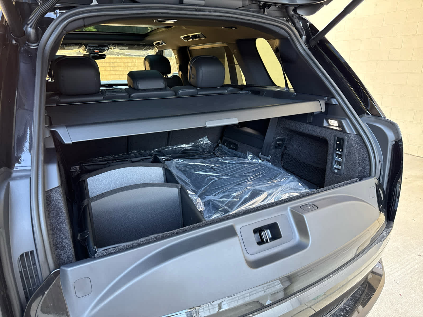 New 2025 Land Rover Range Rover Long Wheelbase SE image 19