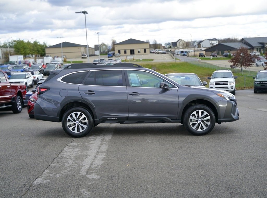 Used 2025 Subaru Outback Premium w/ Popular Package #1A image 4