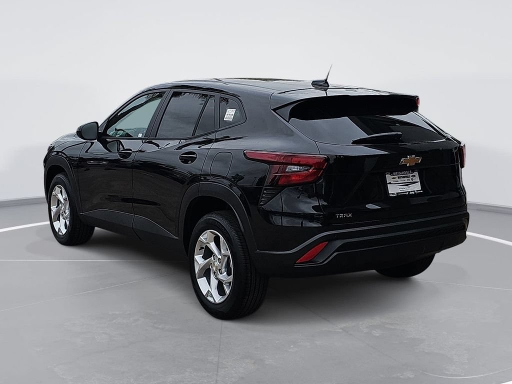 New 2026 Chevrolet Trax LS w/ LS Convenience Package FWD image 5
