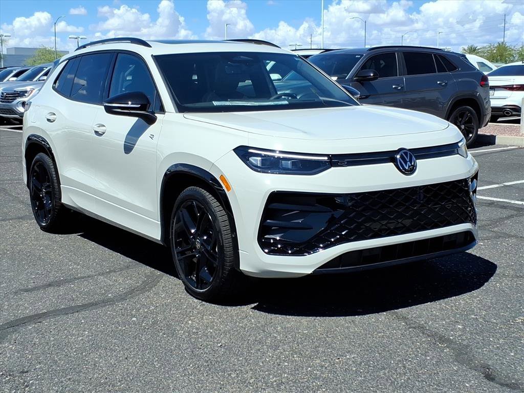 New 2026 Volkswagen Tiguan SE R-Line image 1