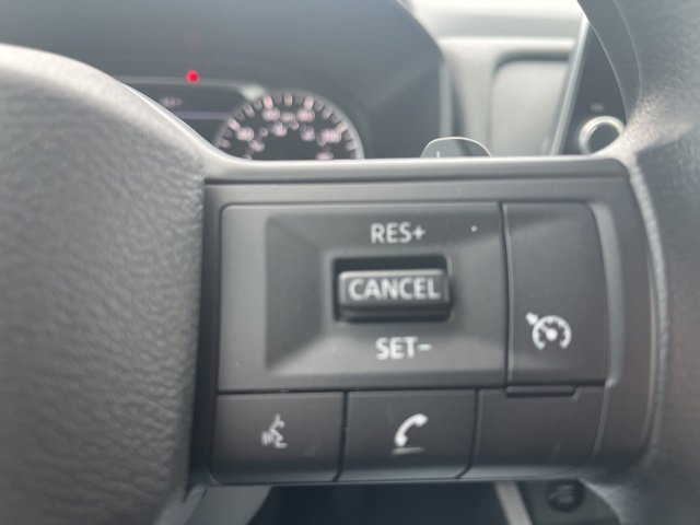 Used 2025 Nissan Rogue S image 15