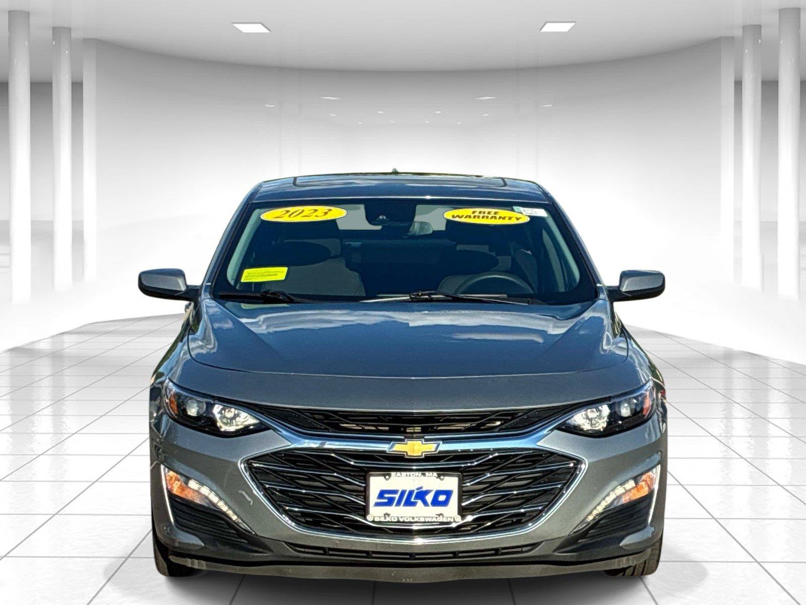 Used 2023 Chevrolet Malibu LT FWD image 2