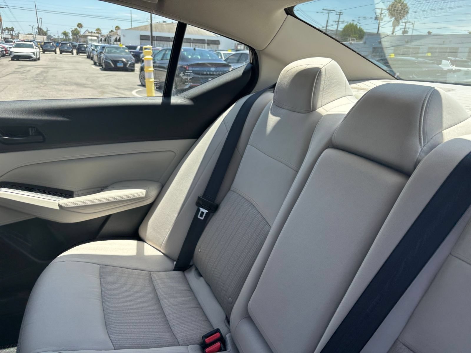 Used 2025 Nissan Altima 2.5 SV FWD image 40
