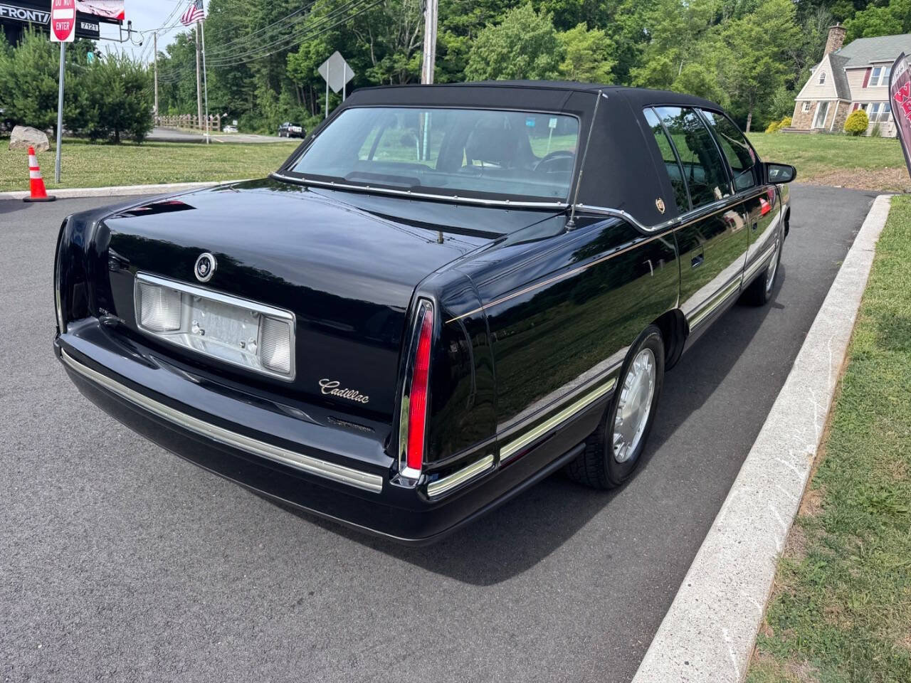 Used 1998 Cadillac De Ville FWD image 5
