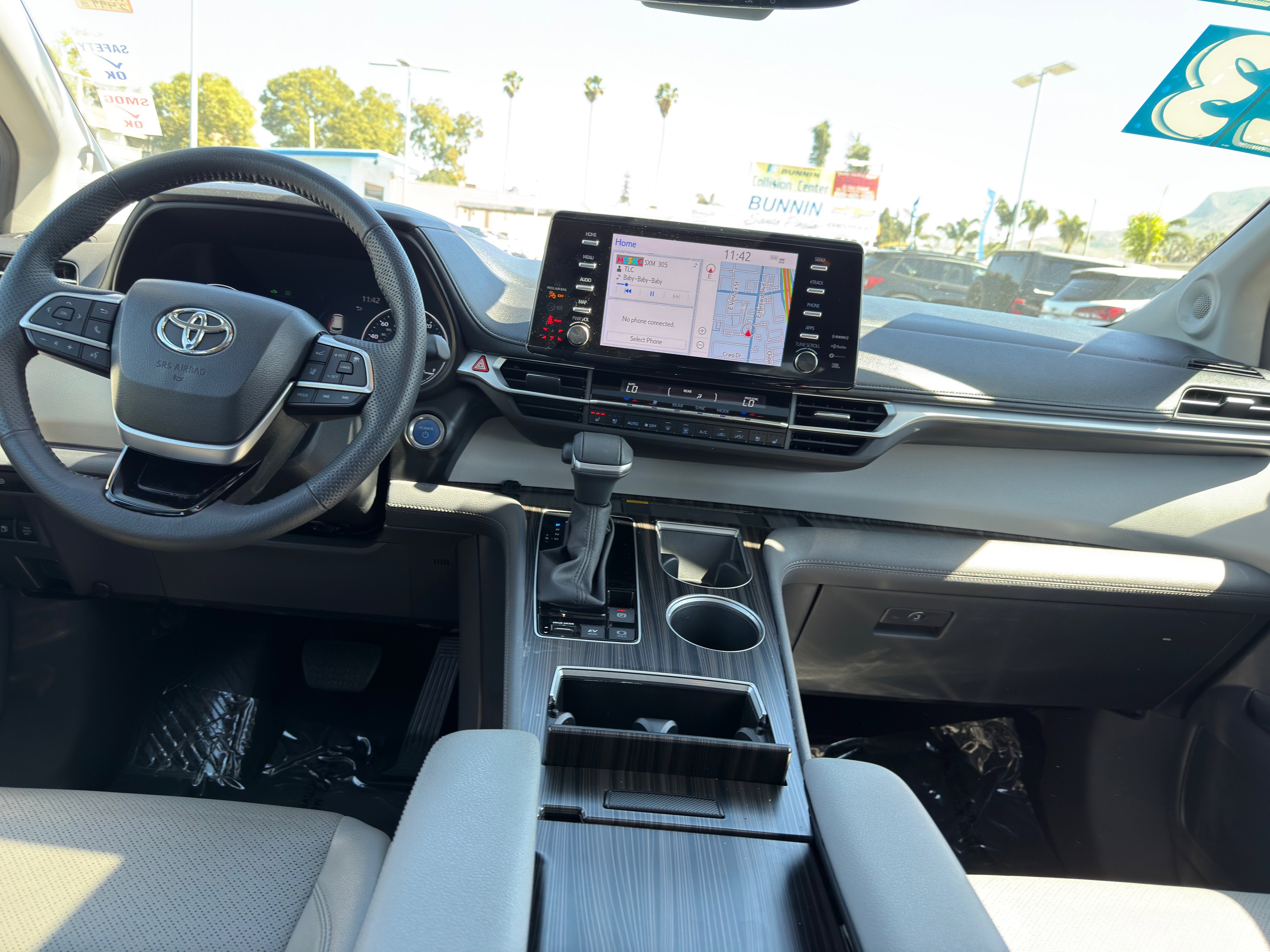 Used 2023 Toyota Sienna Limited image 23