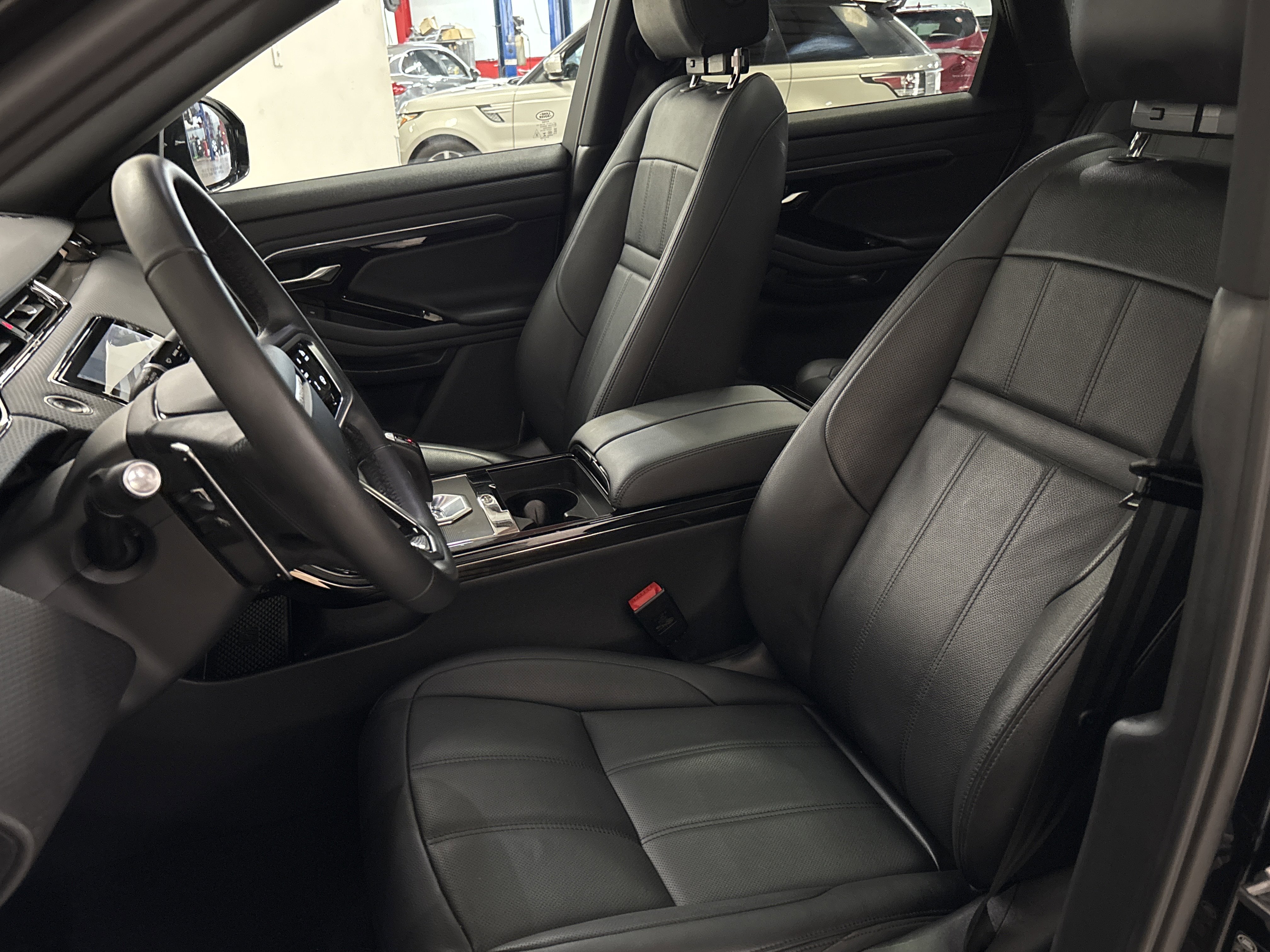 Used 2023 Land Rover Range Rover Evoque R-Dynamic S image 11