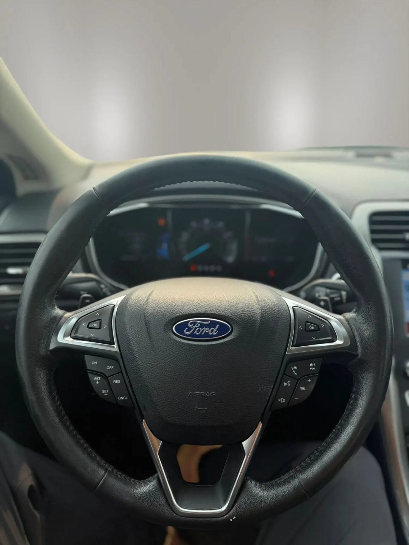 Used 2017 Ford Fusion SE w/ Fusion SE Technology Package FWD image 12