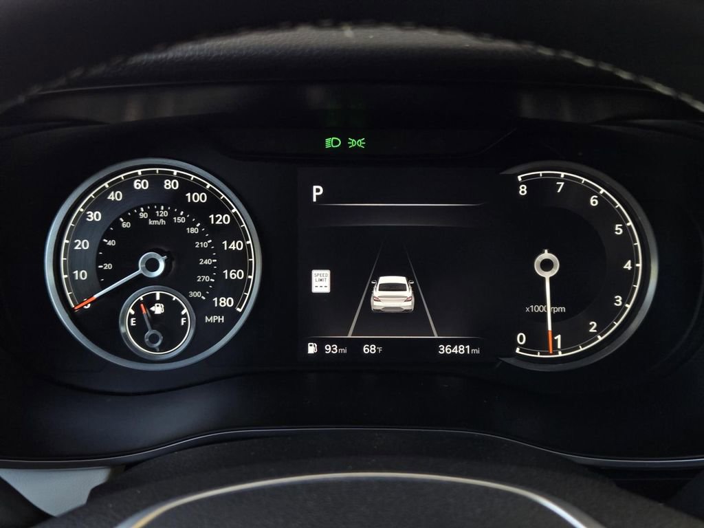 Used 2025 Genesis G70 2.5T AWD/4WD image 27