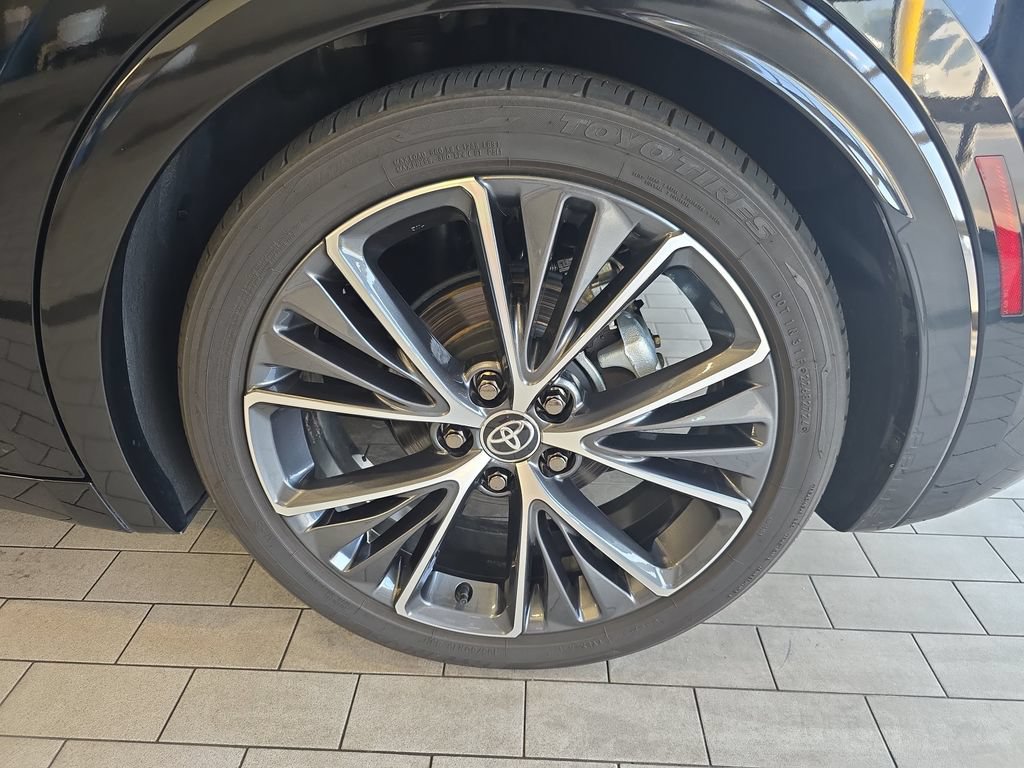 Used 2024 Toyota Prius XLE FWD image 34