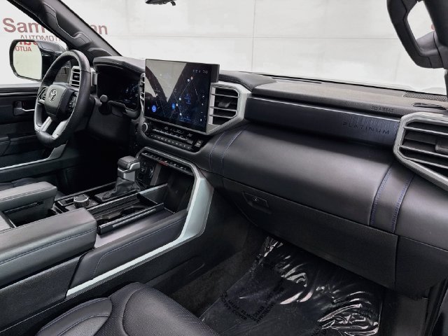 Used 2025 Toyota Sequoia Platinum AWD/4WD image 31