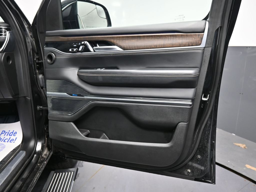 Used 2024 Jeep Grand Wagoneer L 4WD image 19