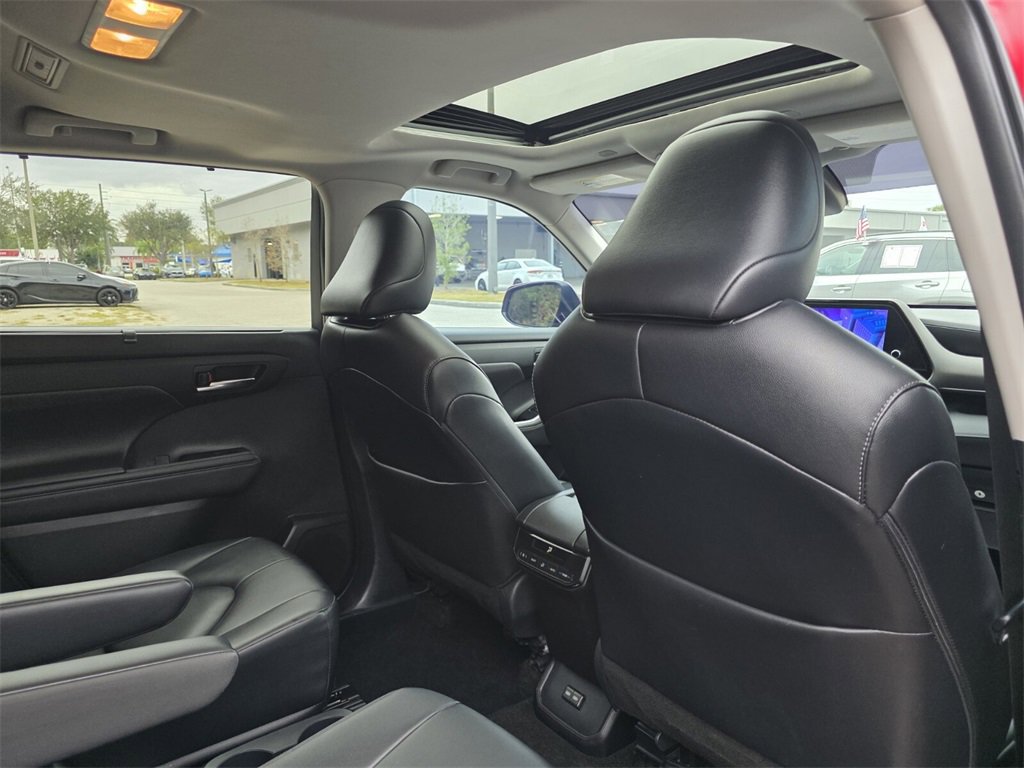 Certified 2024 Toyota Highlander XLE image 16