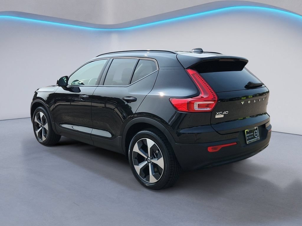 Certified 2025 Volvo XC40 B5 Plus AWD/4WD image 5