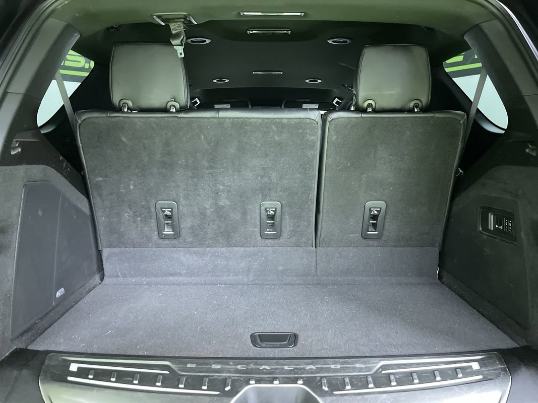 Used 2022 Cadillac Escalade Luxury w/ LPO, Illumination Package image 30