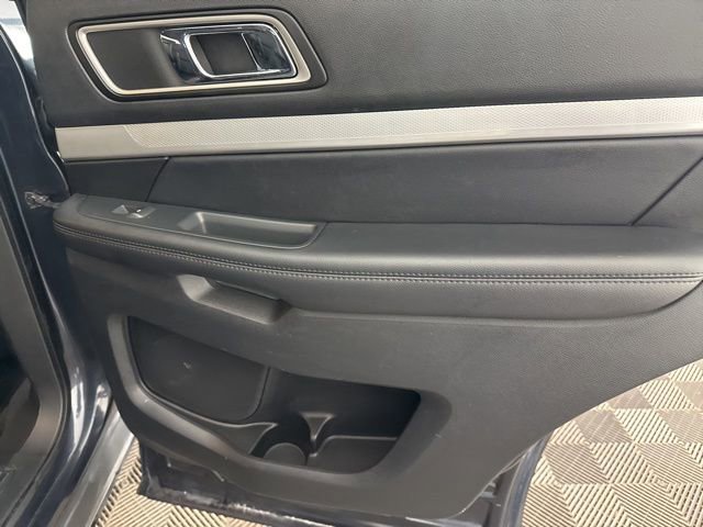 Used 2017 Ford Explorer XLT w/ Equipment Group 202A image 25