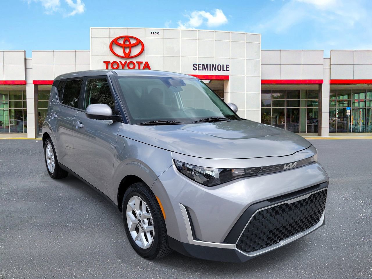 Used 2025 Kia Soul LX w/ LX Technology Package FWD image 2