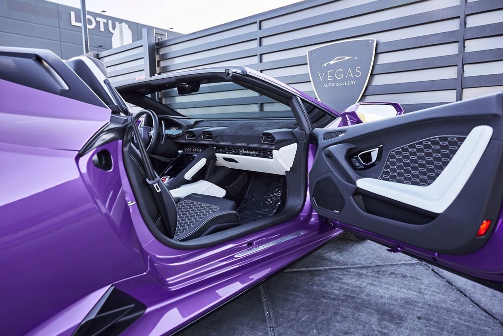 Used 2024 Lamborghini Huracan EVO image 29