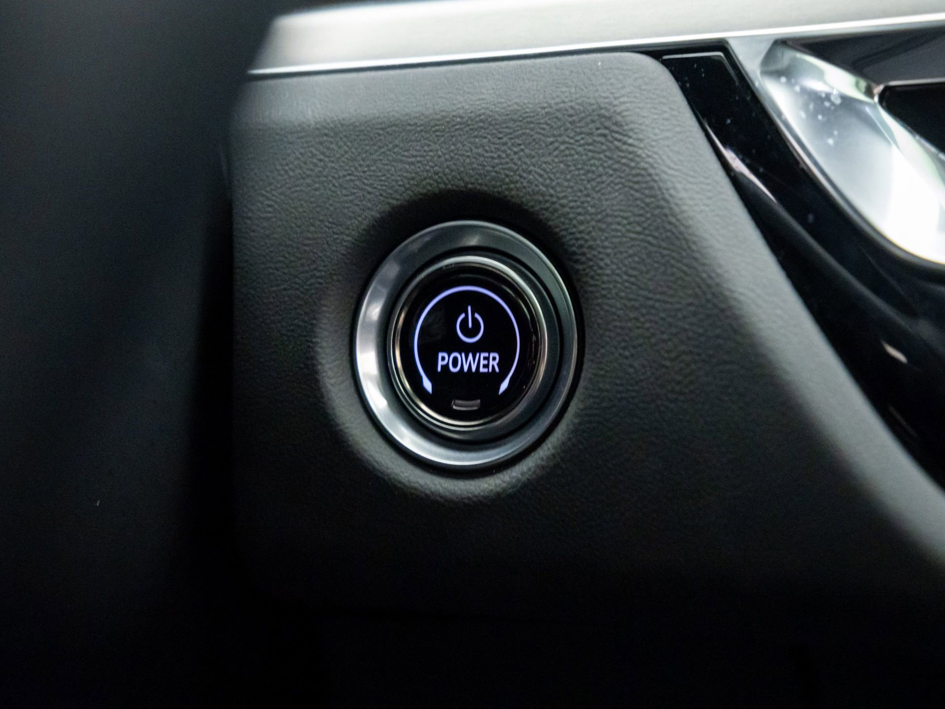 Certified 2025 Cadillac Lyriq Luxury w/ LPO, Floor Liner Package image 24