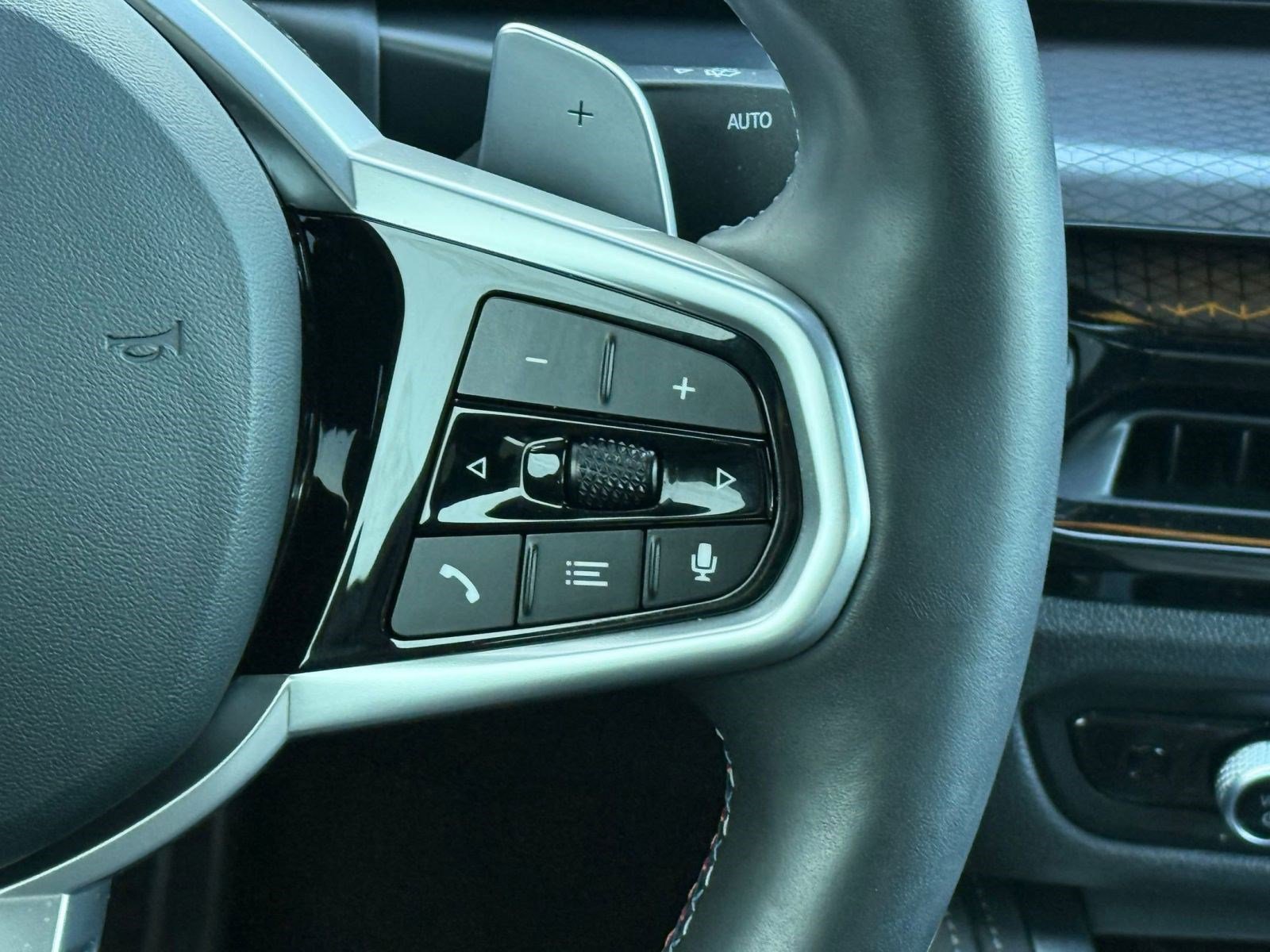 Certified 2025 BMW M440i image 25