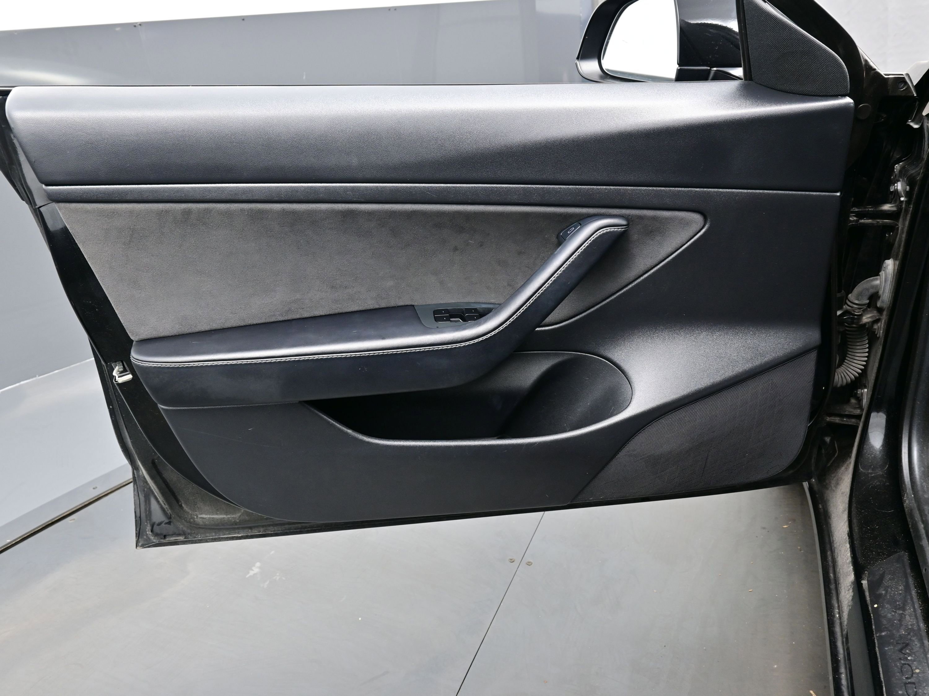 Used 2021 Tesla Model 3 Standard Range Plus image 9