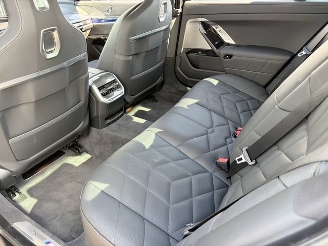 Used 2025 BMW 750e xDrive AWD/4WD image 16