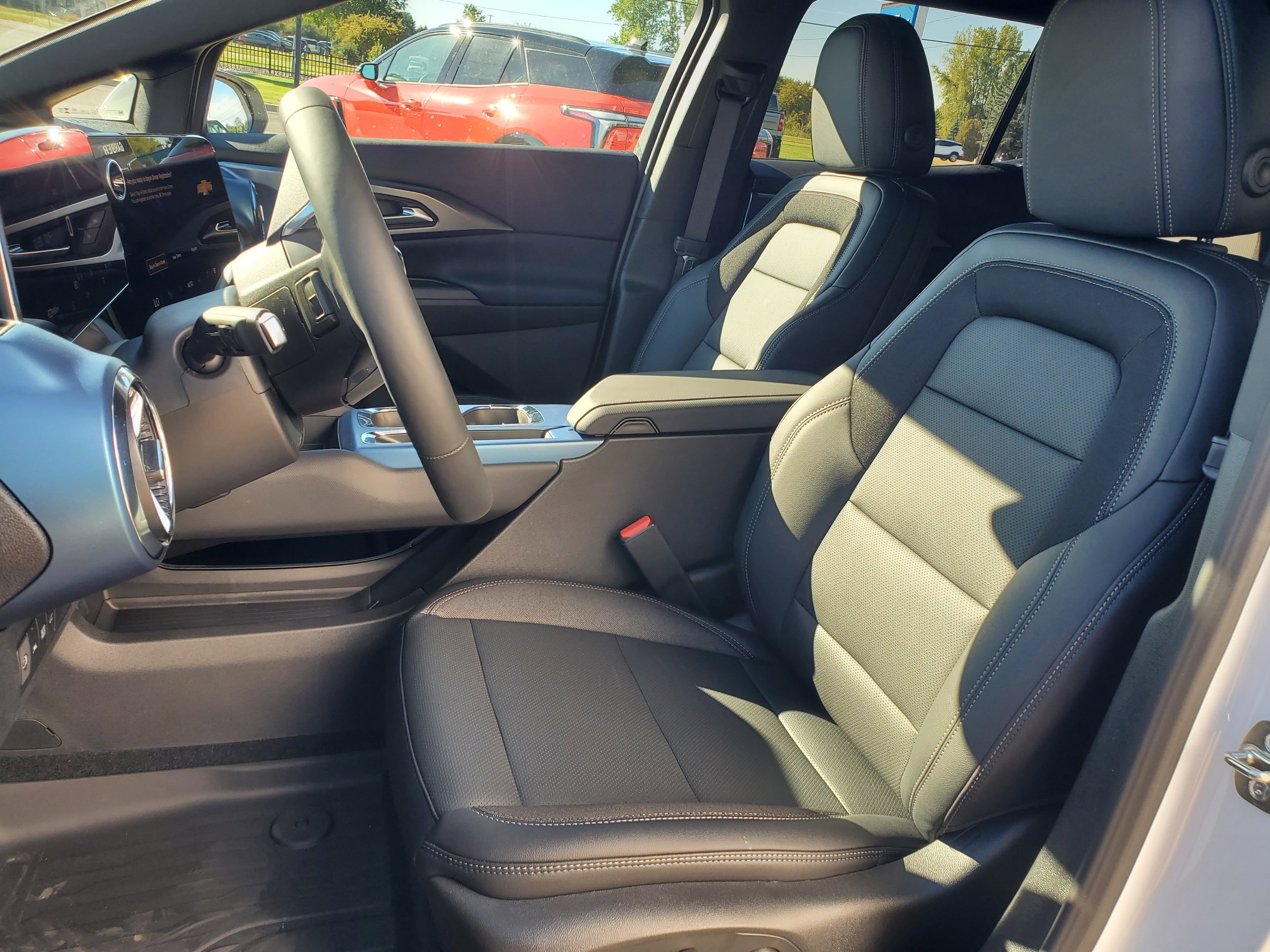 New 2026 Chevrolet Equinox EV LT image 5