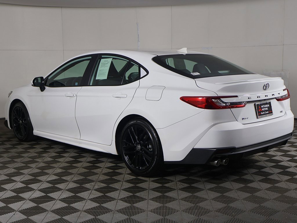 Used 2025 Toyota Camry SE image 7