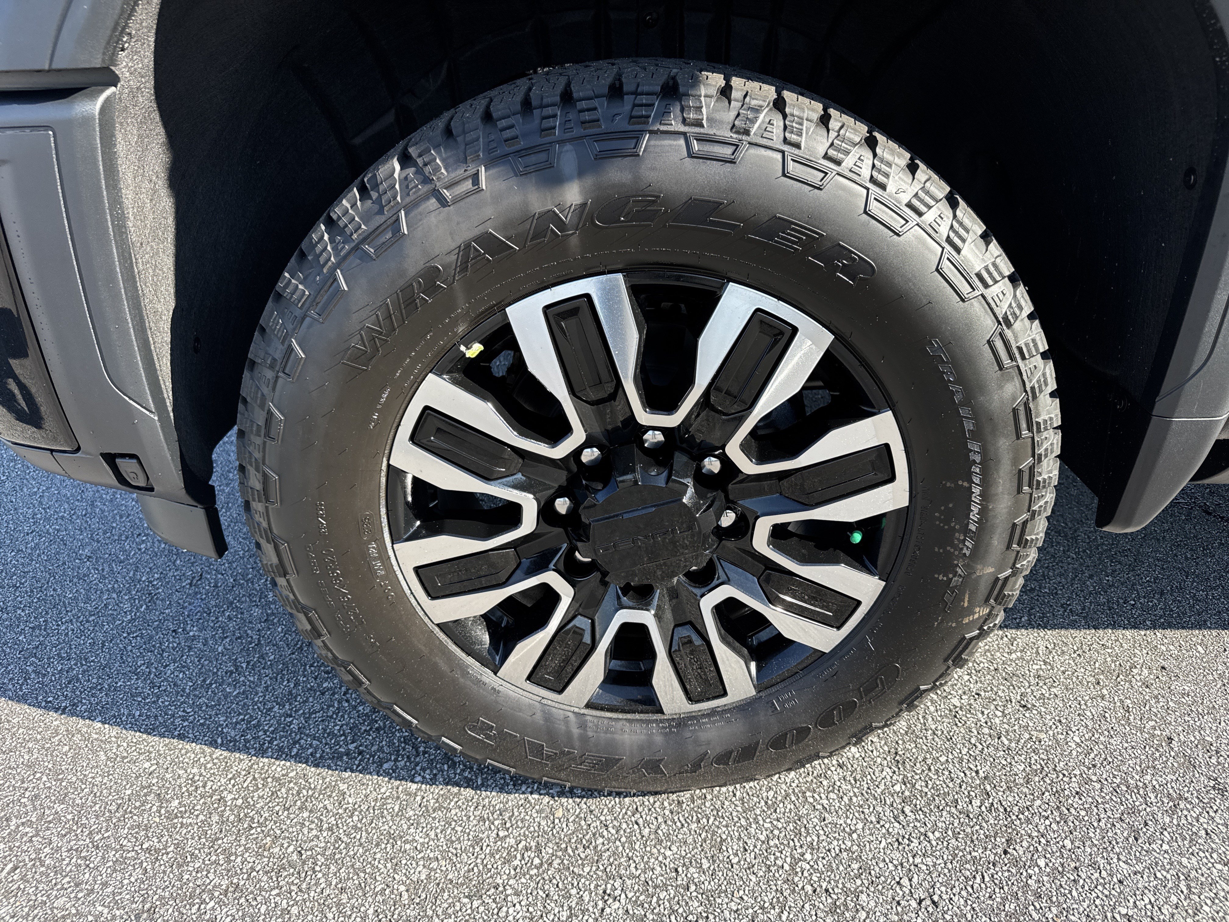 New 2026 GMC Sierra 2500 Denali Ultimate AWD/4WD image 13