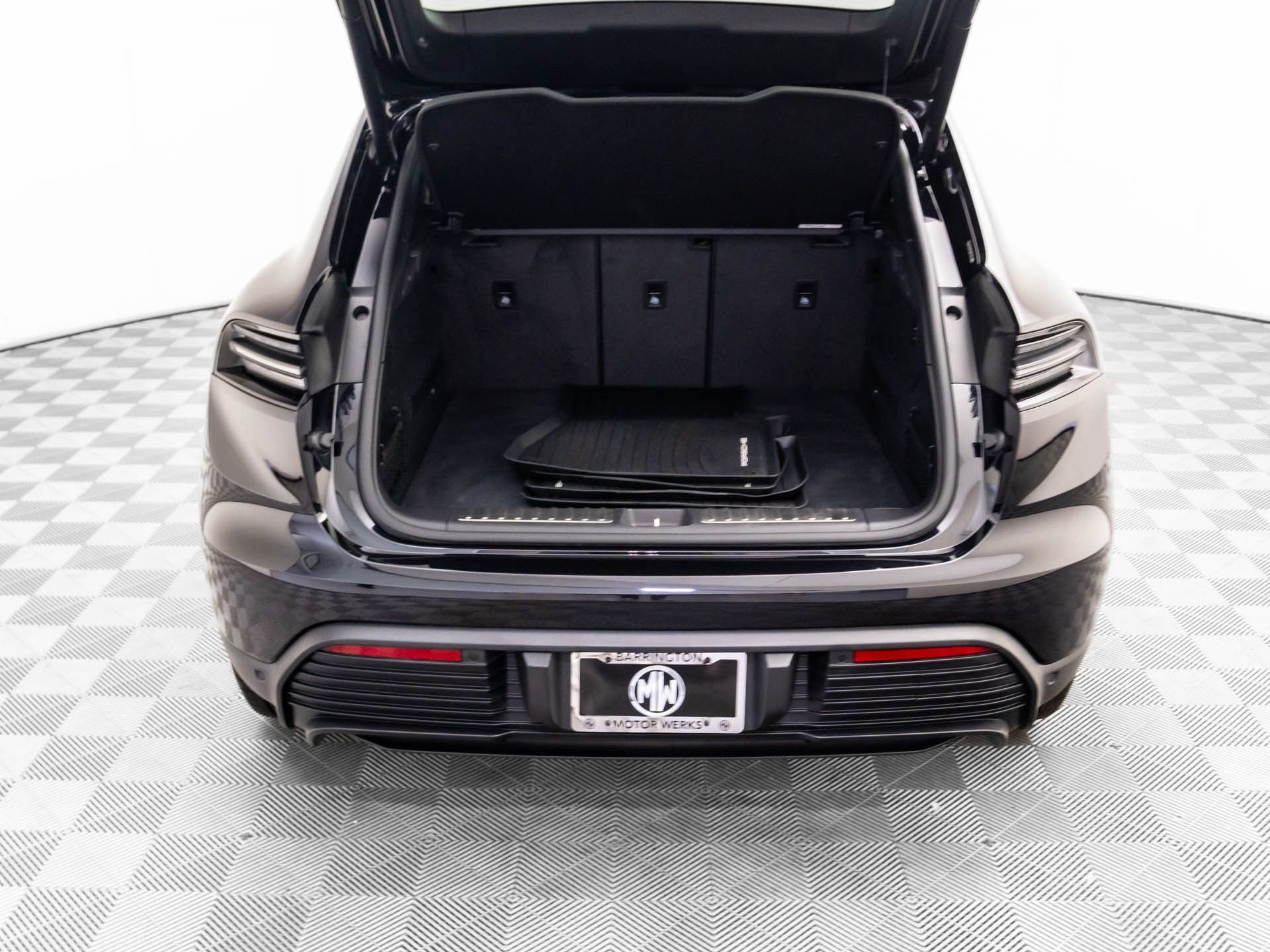 Certified 2024 Porsche Macan 4 Electric image 35