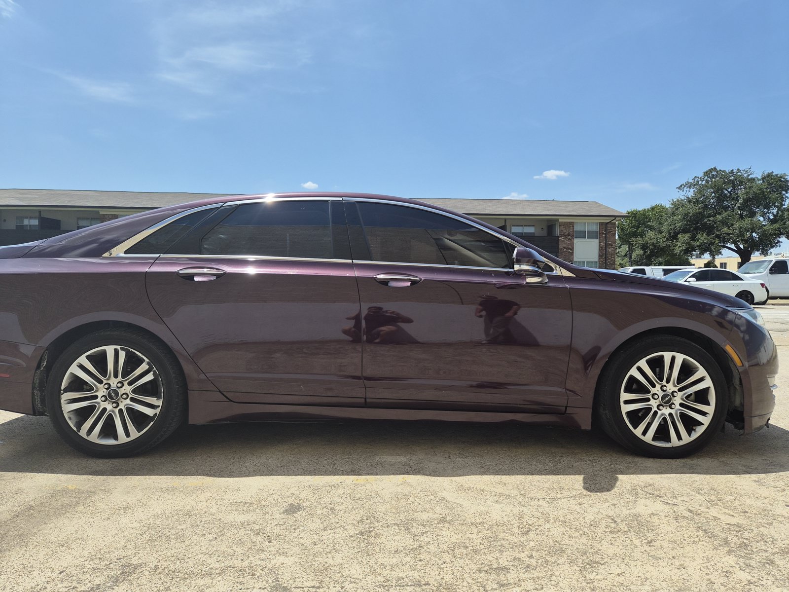Used 2013 Lincoln MKZ FWD image 2