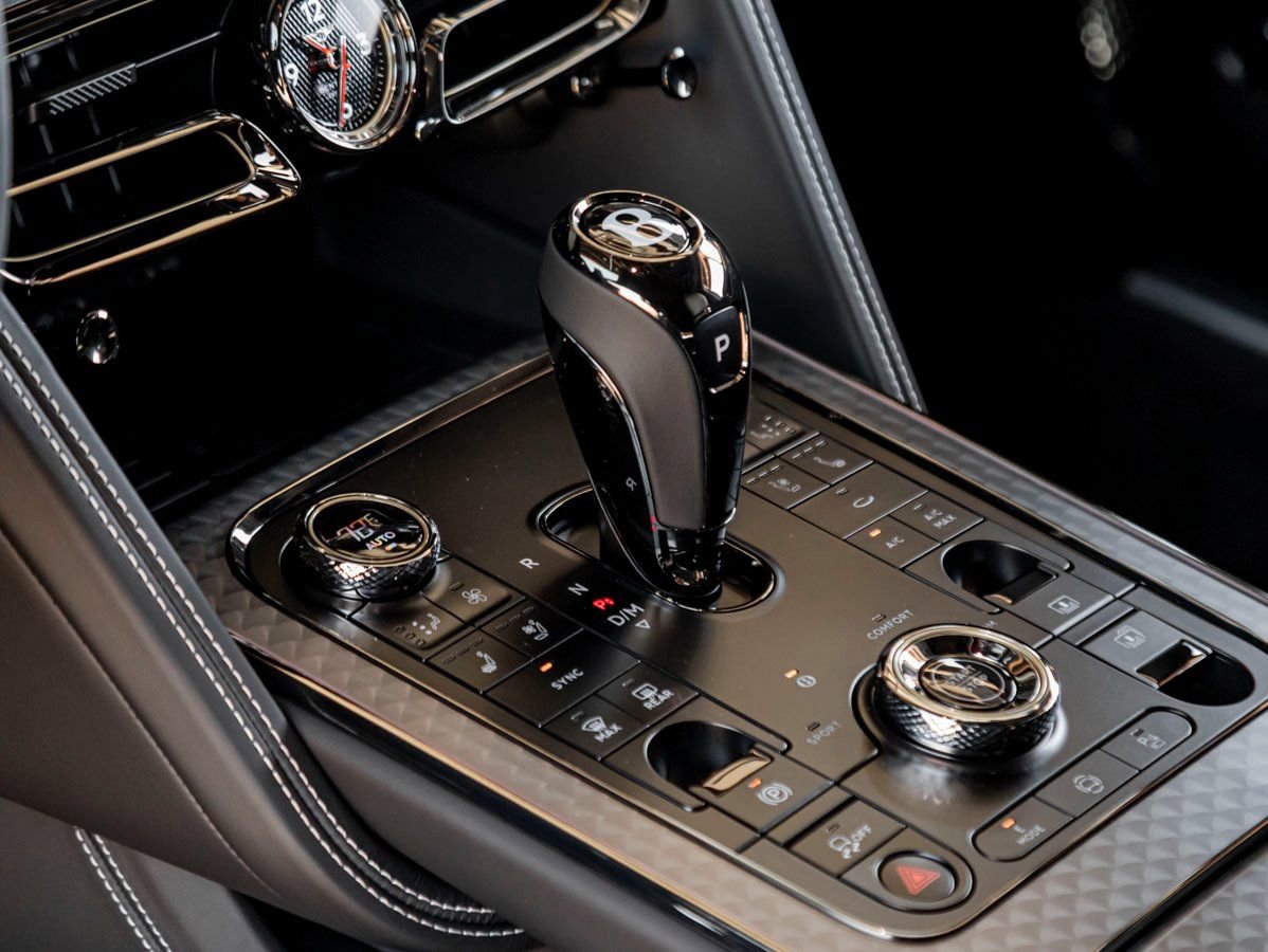 Used 2025 Bentley Flying Spur Plug-In Hybrid image 18