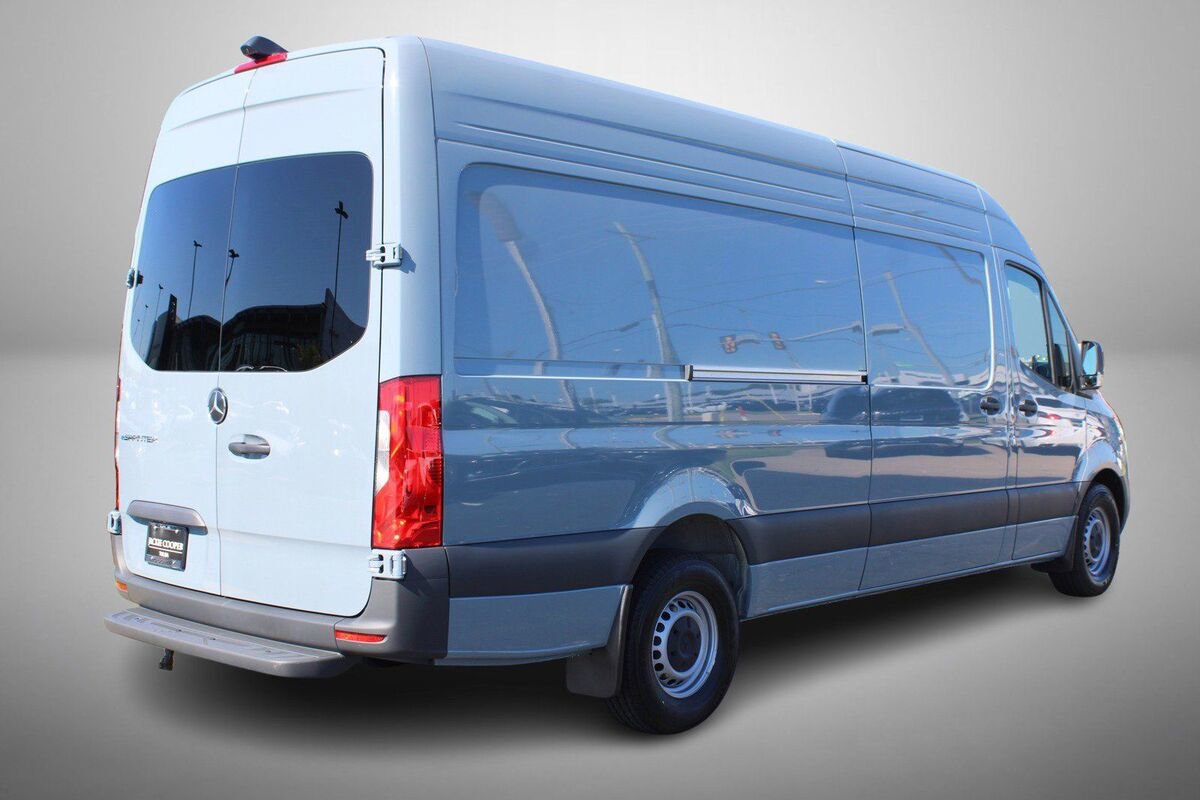 New 2024 Mercedes-Benz eSprinter 170 Cargo image 3