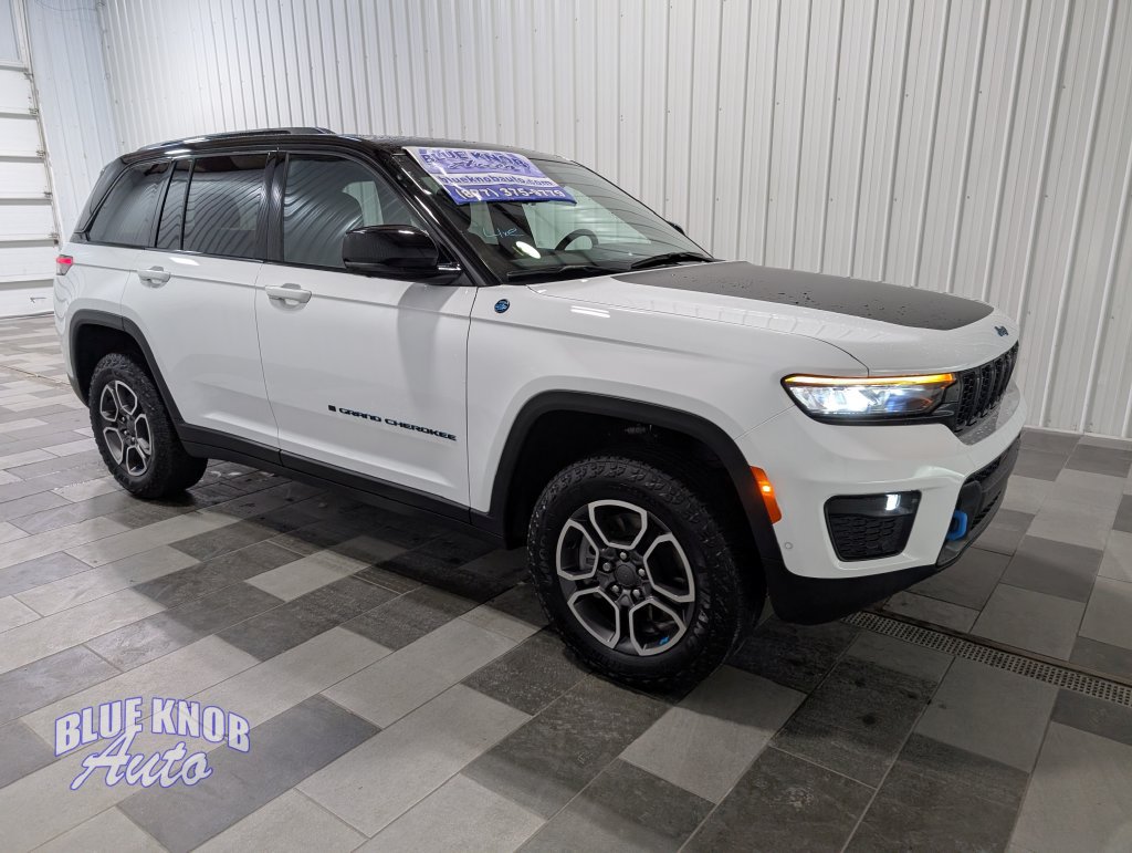 Used 2023 Jeep Grand Cherokee Trailhawk w/ Advanced Protech Group II AWD/4WD image 5