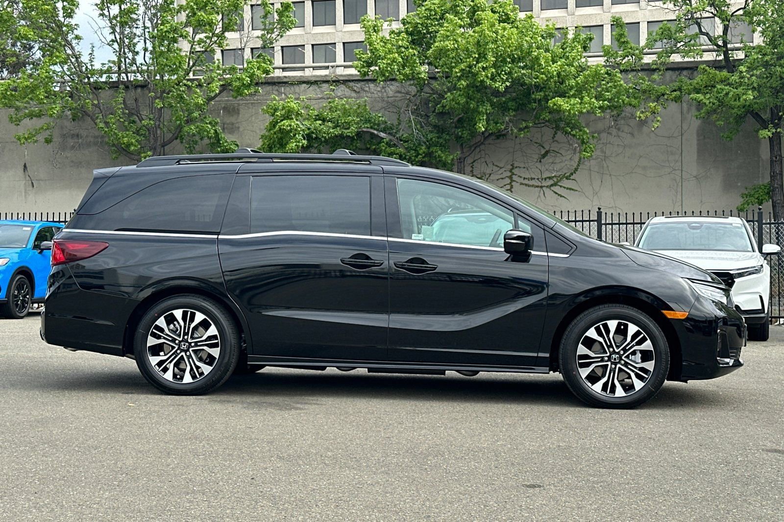 New 2026 Honda Odyssey Elite image 3