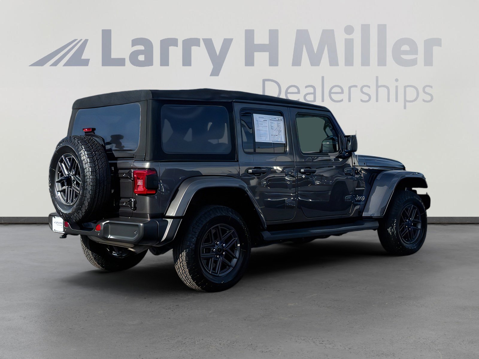 Used 2021 Jeep Wrangler Unlimited Sahara w/ Cold Weather Group image 5