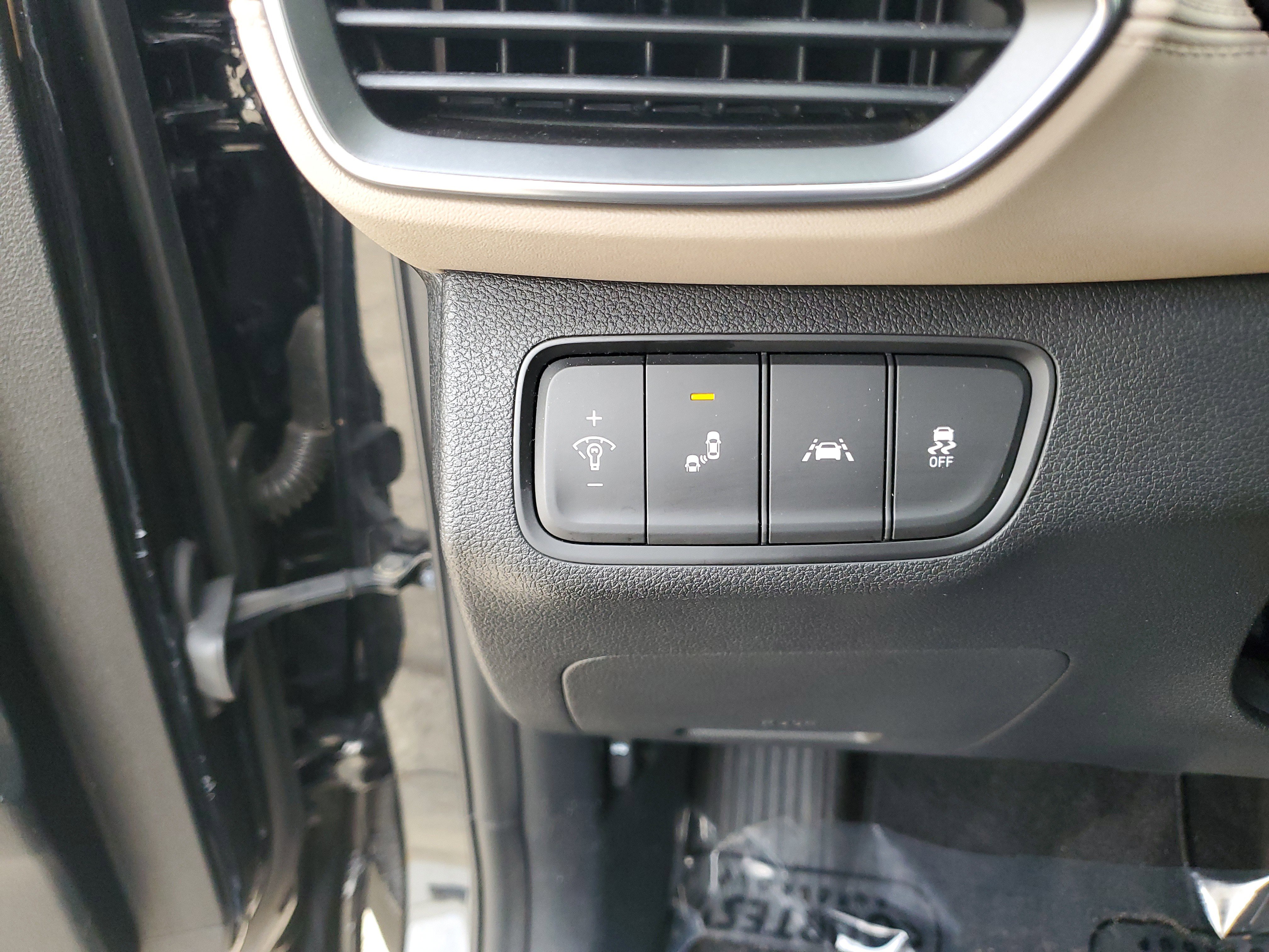 Used 2019 Hyundai Santa Fe SE image 30