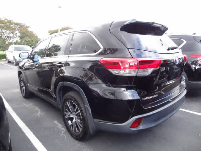Used 2019 Toyota Highlander LE AWD/4WD image 5