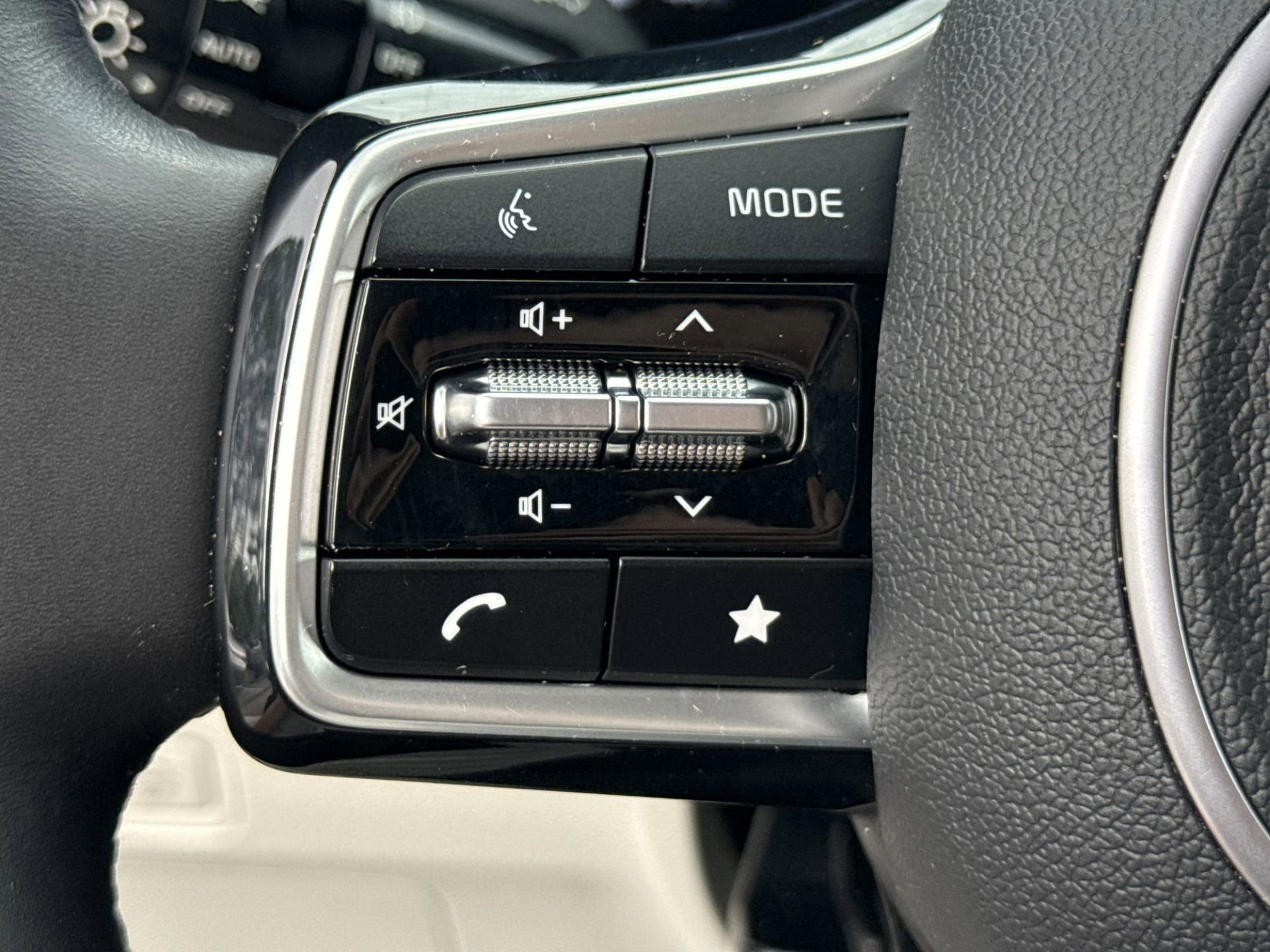 Used 2023 Kia Carnival SX image 29