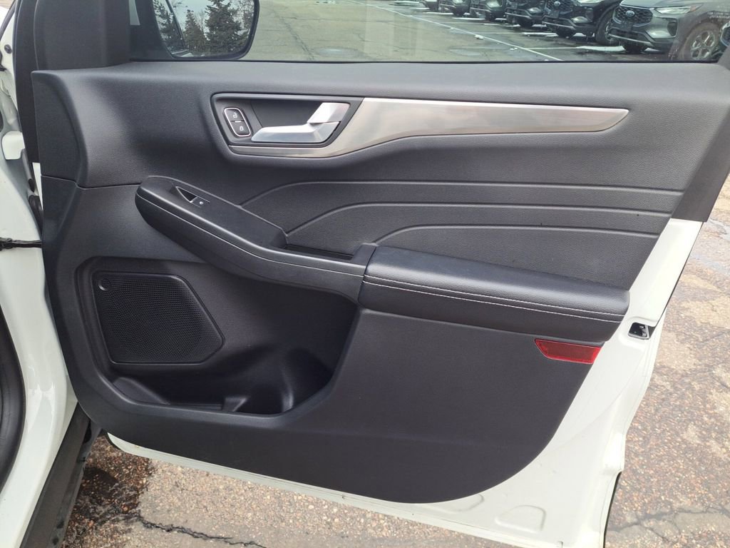 Used 2022 Ford Escape Titanium image 16